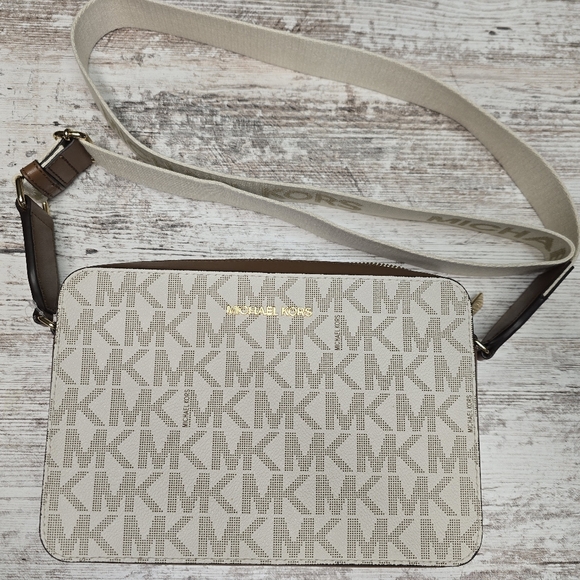 Michael Kors Jet Set Crossbody Purse with Logo Strap NWT